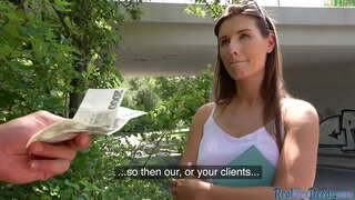 פּאָוו פּאַרק פאַק מיט בלאָנדע אייראפעישער ליבהאָבער