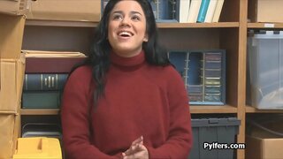 Kārdinoša Latina zaglis busted un fucked ar ragveida aizsargs