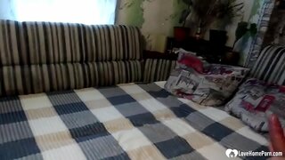 Njegova nova žena pusti ga jebi je kao pastorku u trojku. Njegova nova žena pusti ga jebi je kao pastorku u trojku.