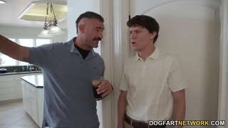 Miniatür Zənci Chanel Skye Məşğul Анальным cinsi İlə Böyük Ağ Üzvləri